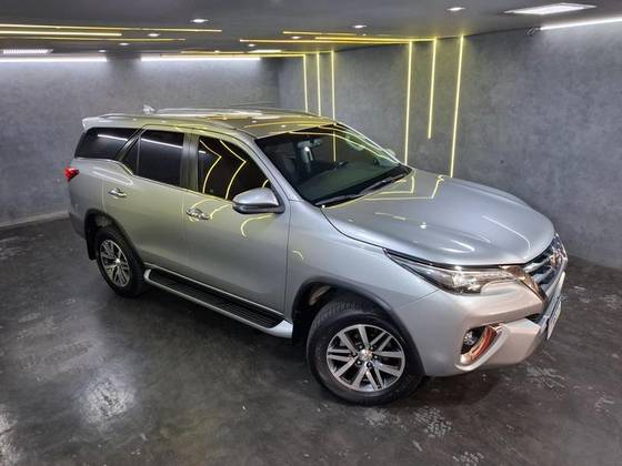 TOYOTA HILUX SW4 2.8 SRX 4X4 16V TURBO INTERCOOLER DIESEL 4P AUTOMÁTICO